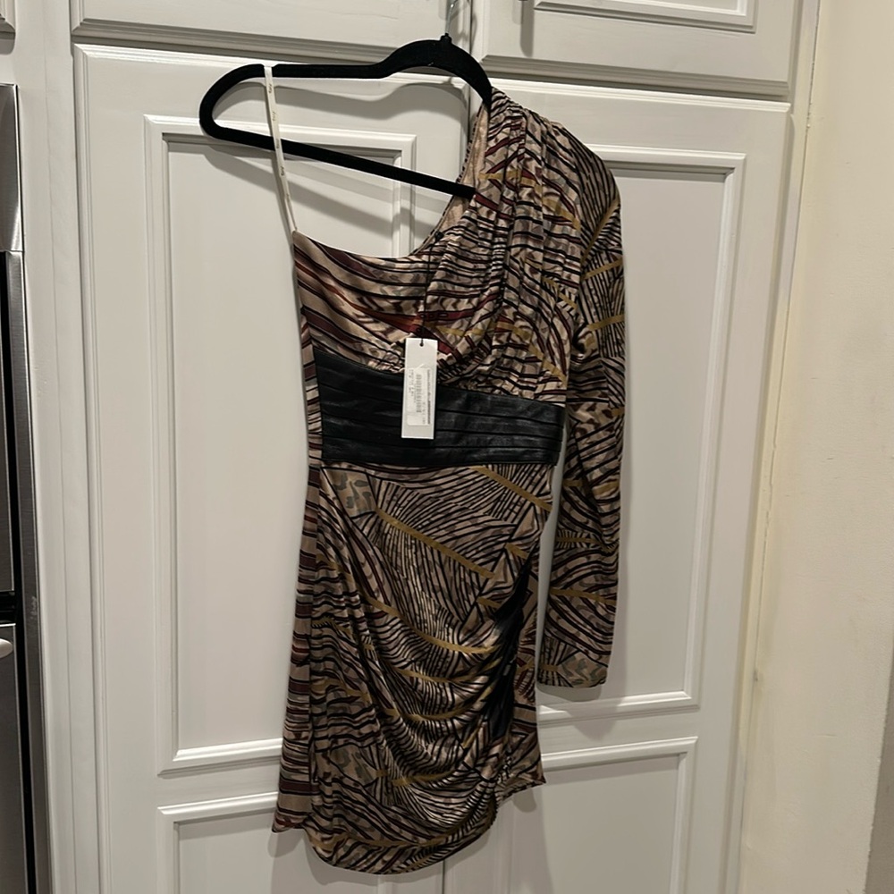 NWT sky brand size mediumm runs small